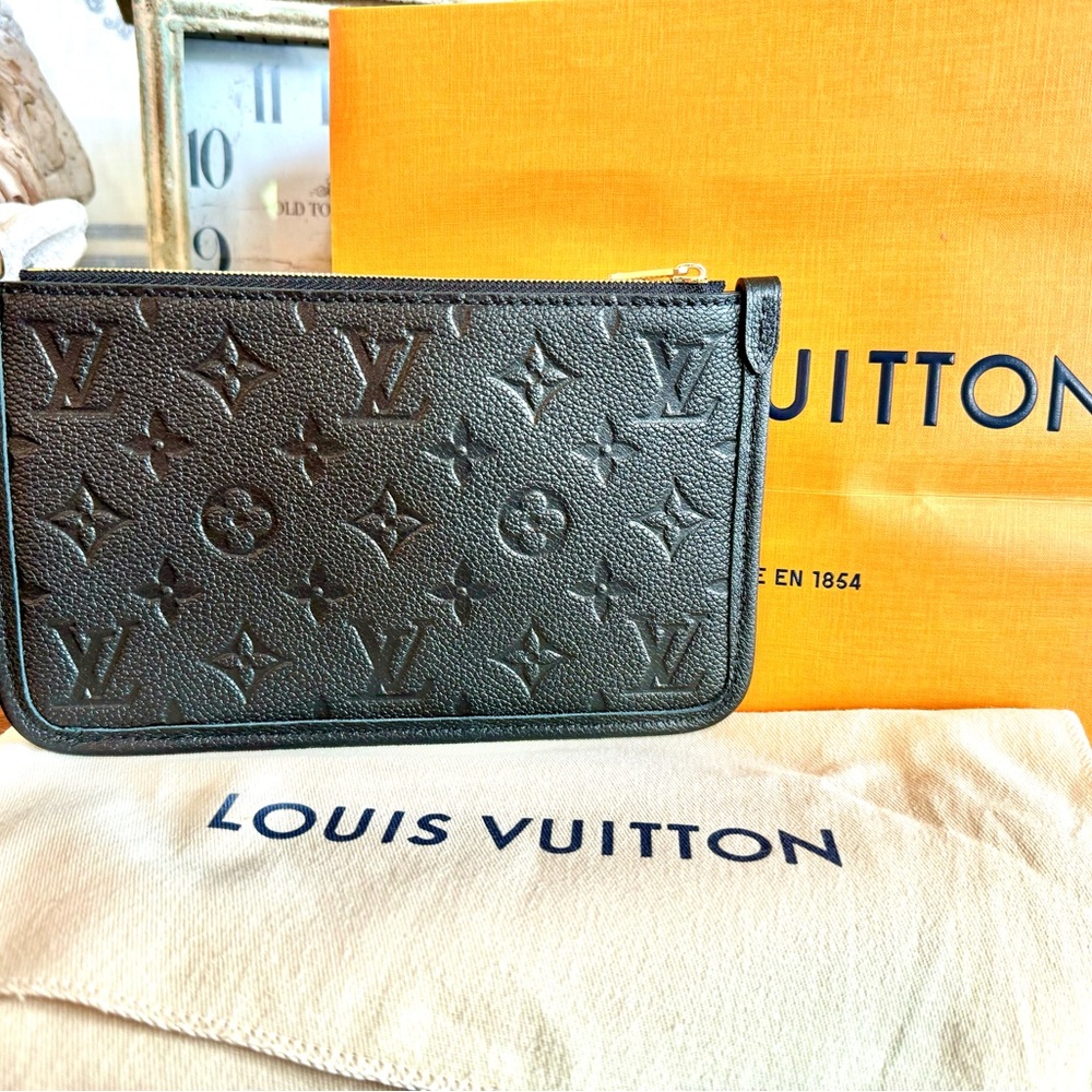 Louis Vuitton CarryAll PM Pouch Noir